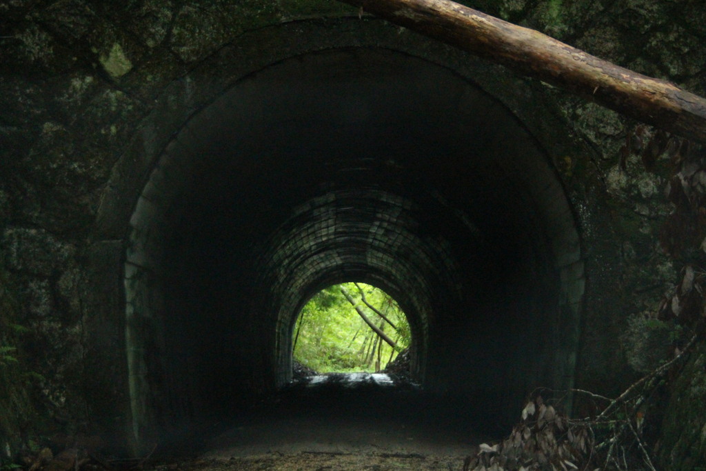 トンネル
