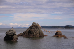夫婦岩とアオサギ