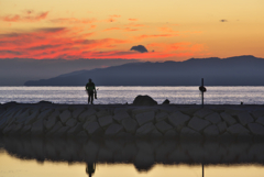夕照・釣り人