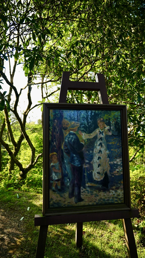 木漏れ日と団欒する絵画