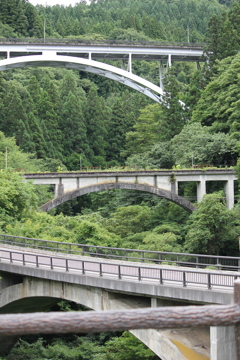 アーチ三兄弟