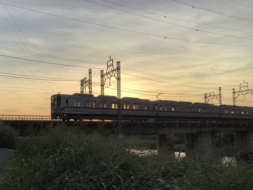 柳瀬川を渡る東武30000系
