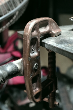 クランプを銀残しで