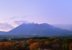 阿蘇根子岳と紅葉