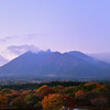 阿蘇根子岳と紅葉
