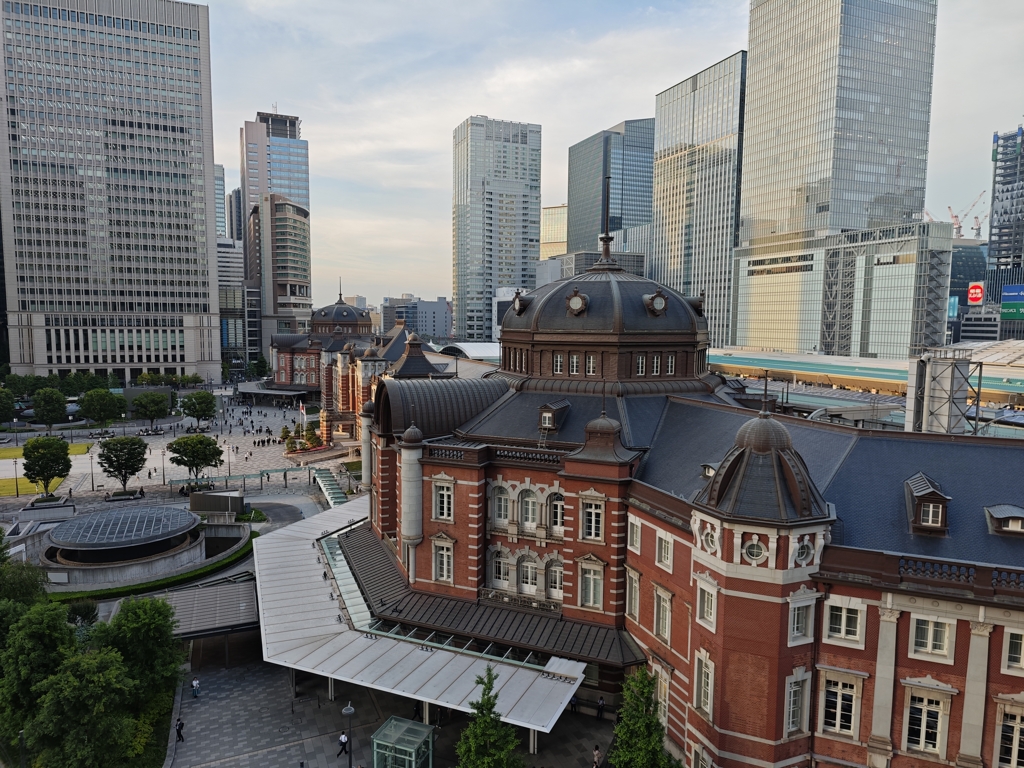 昼間の東京駅駅舎
