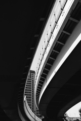 見上げた狭い空