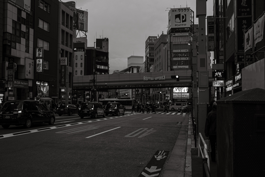 Roppongi cross