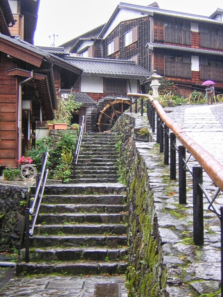中山道を歩く　雨の馬籠宿