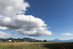 巨大な雲と富士山