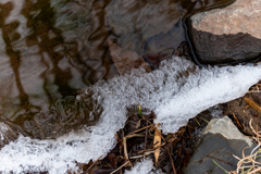 凍える川