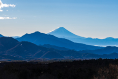 尾根の向こうの富士山