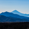 尾根の向こうの富士山