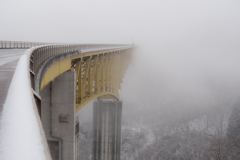 霞む高原大橋