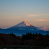 夕陽を受ける富士山