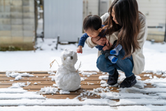 雪に触る