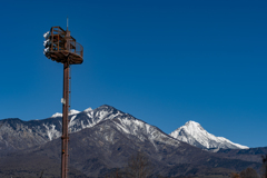 照明灯と八ヶ岳