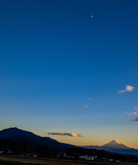 月と富士山