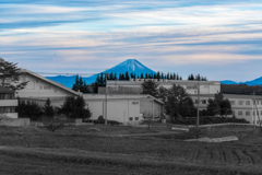 工場の向こうの富士山