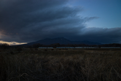 夕の雲に覆われた八ヶ岳