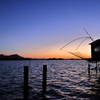 四つ手網の夕景