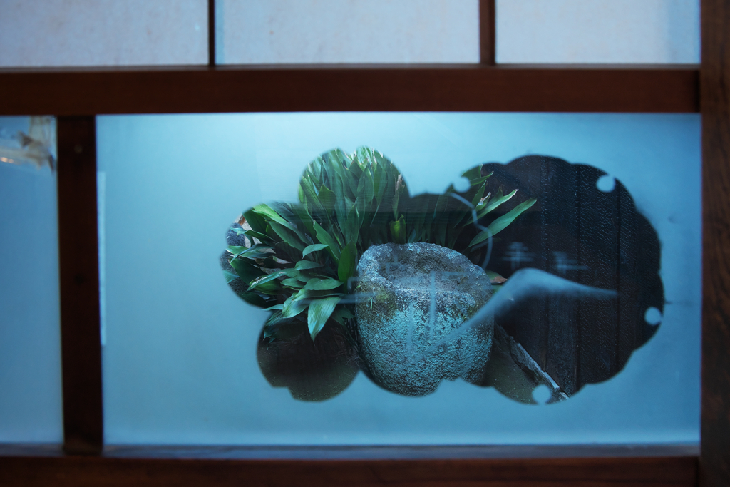 すりガラスの外の世界