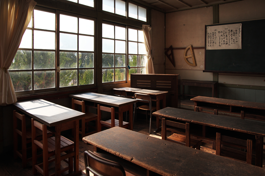 ♪・夢は今もめぐりて・・♪♪ 懐かしき教室