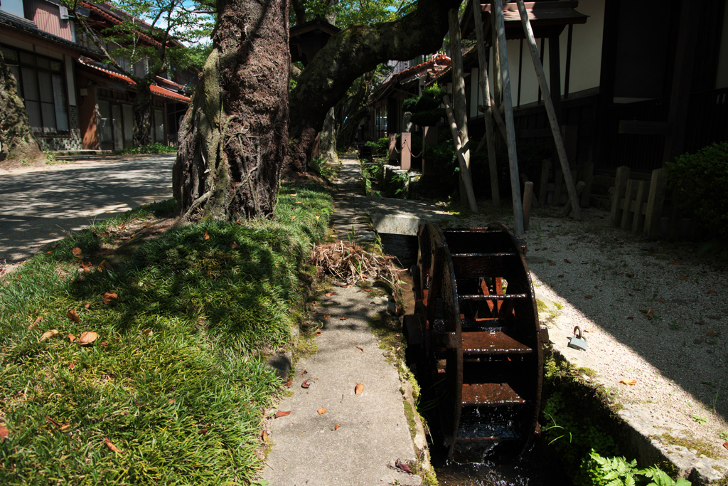 水車の回る村