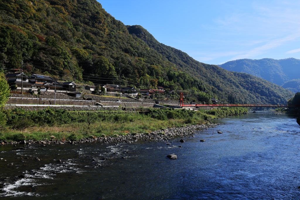 向こう岸の集落