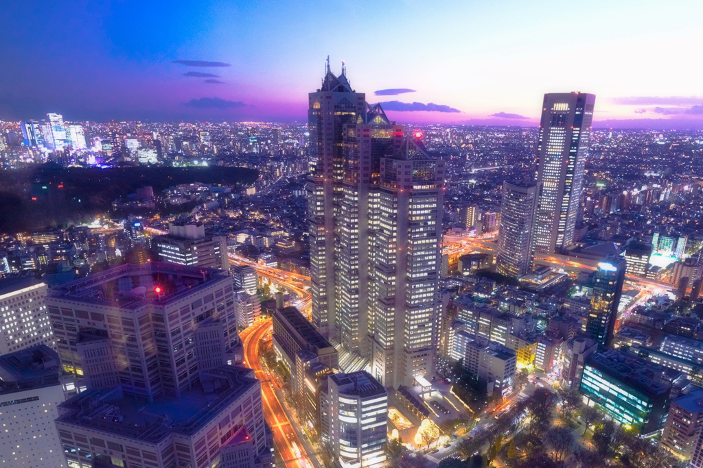 灯る都市、沈む空