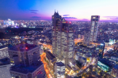 灯る都市、沈む空