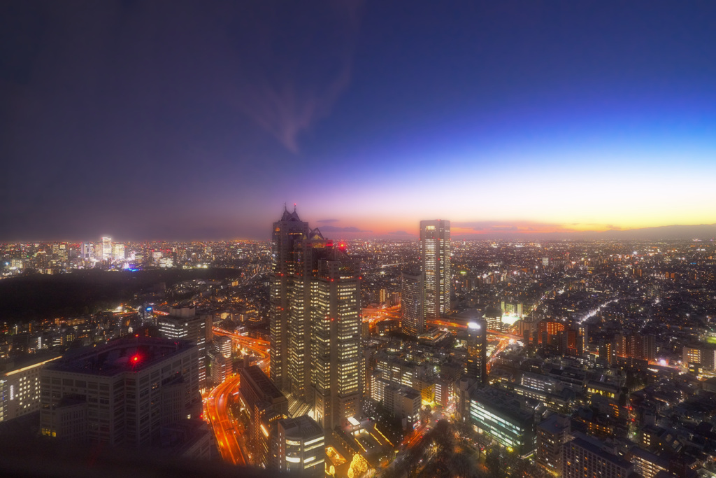 灯る都市、沈む空