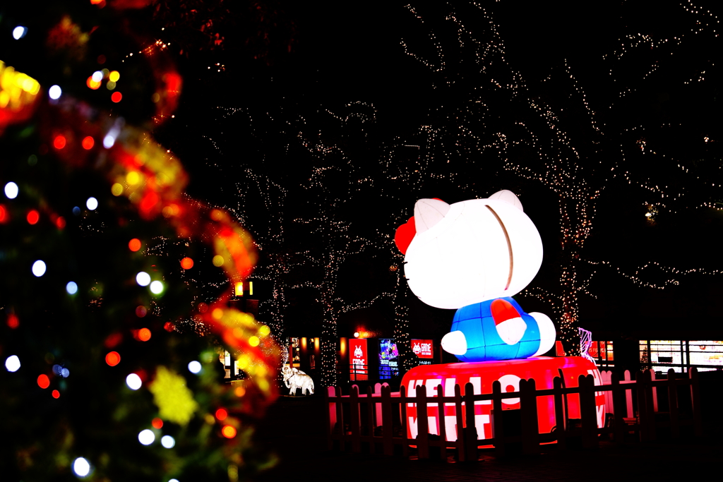 Hello Kittyと歩く夜