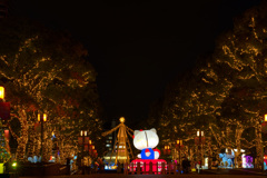 光の並木とハローキティ