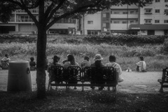 10名の背中