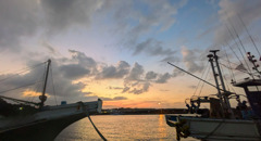 1000031645　船と海と夕焼け空と