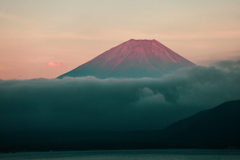 夕日に焼ける富士