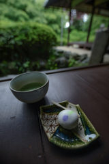 抹茶とまんじゅう　まったり縁側で