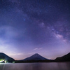 富士山と精進湖と天の川③