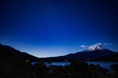 夜空と富士　本栖湖