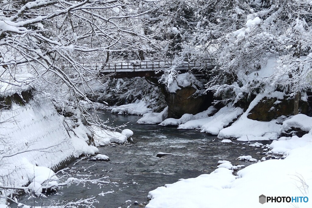 厳冬の川音