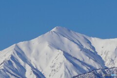 白衣纏う大朝日岳