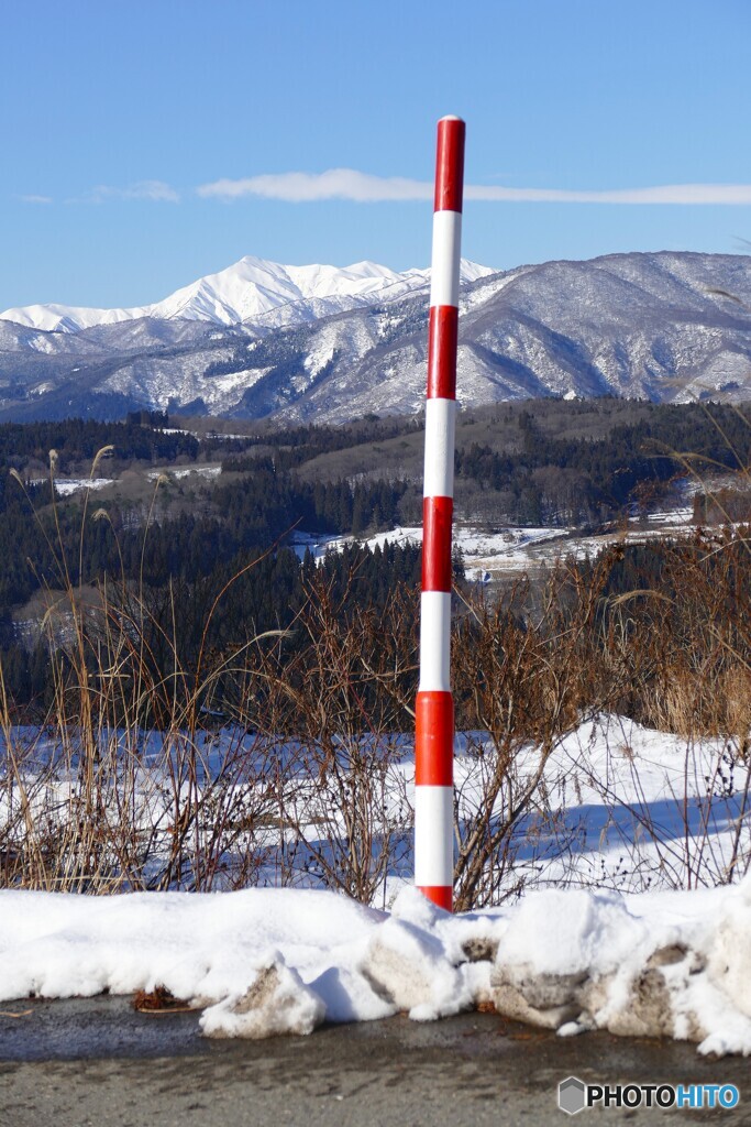 雪待つ雪道標