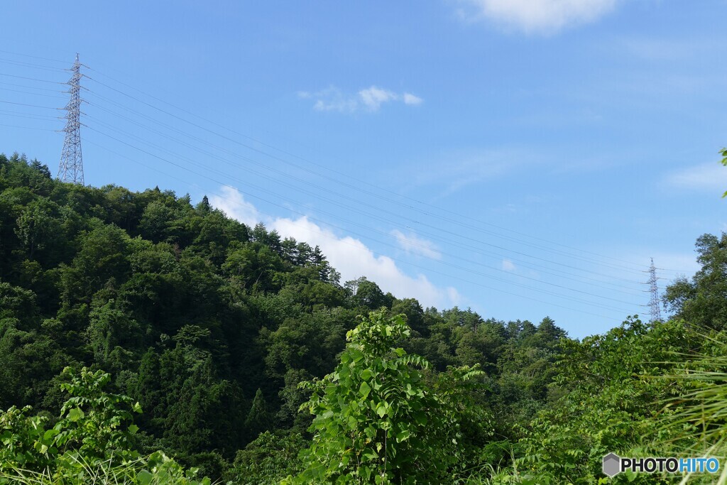 夏空と鉄塔