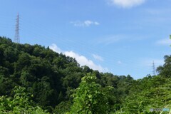 夏空と鉄塔