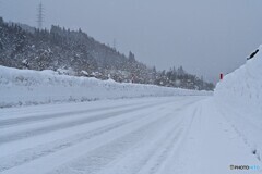 続く雪壁