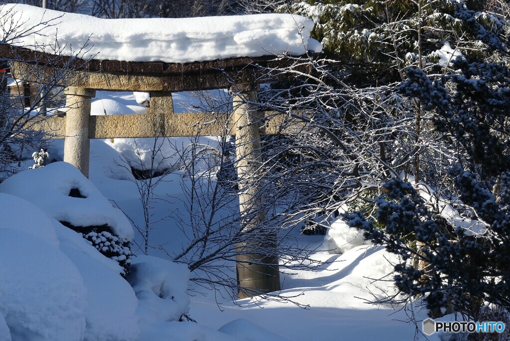 閉ざされた山門