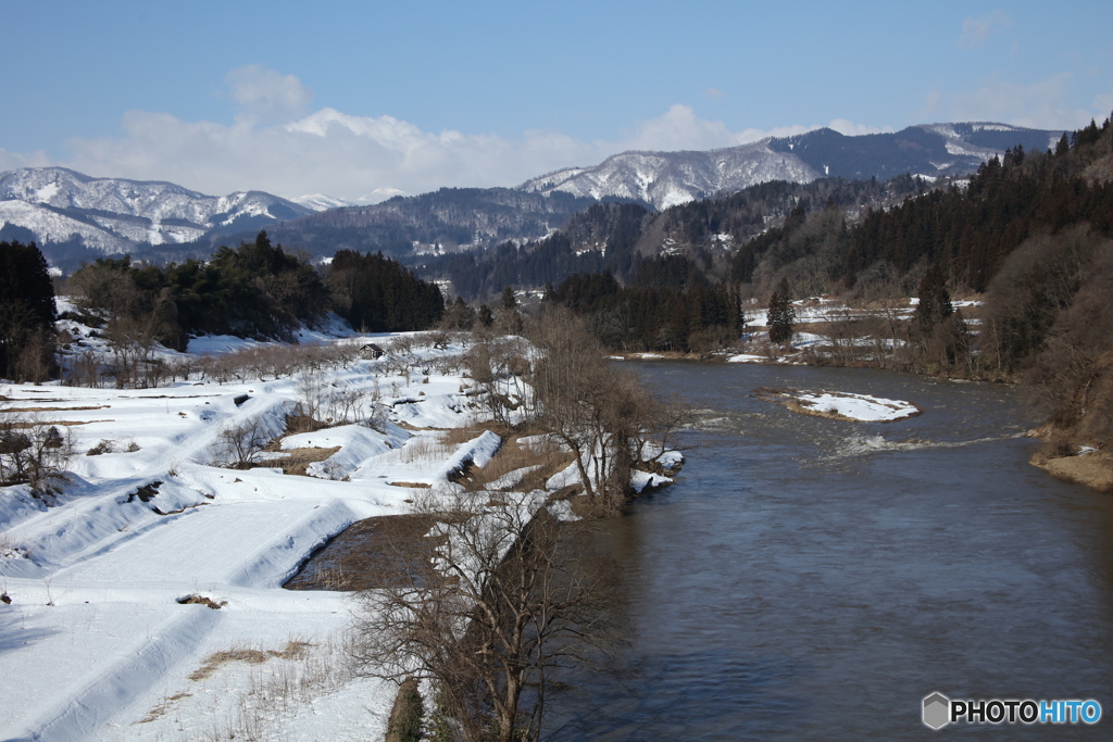 雪解けの朝日連峰