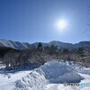 連なる冬山