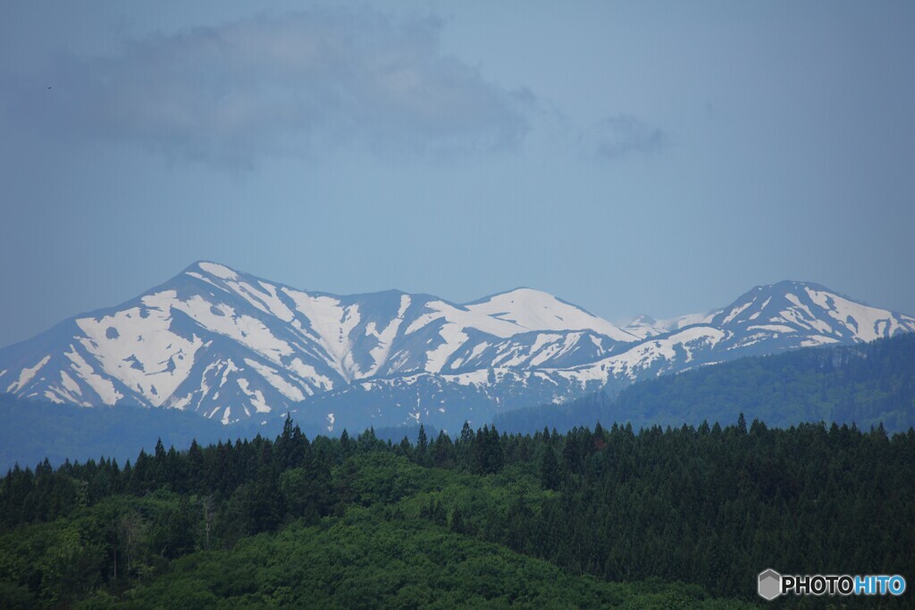 雪解け進む大朝日